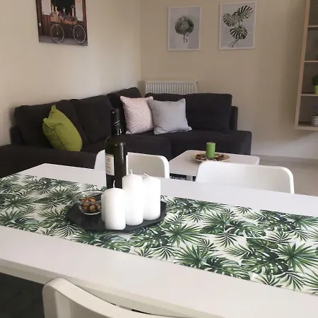 Vanilla's Deluxe Perea Salonica *