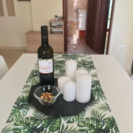 Vanilla's Deluxe Perea Salonica *